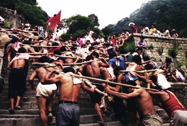 ̩ɽޏ(f)е̩ɽɽ   1994̩̩ɽί(du)̩ɽT^(q)M(jn)