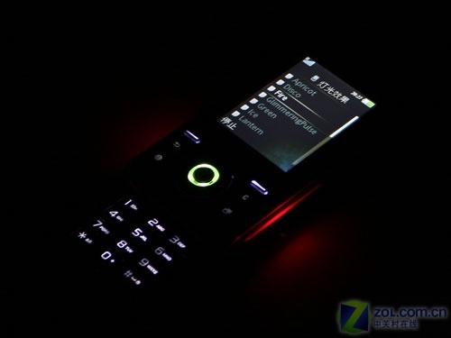 時尚手機(jī)新教主 滑蓋炫燈索愛S500i評測 時尚新概念索愛超薄滑蓋機(jī)S500i評測(6)