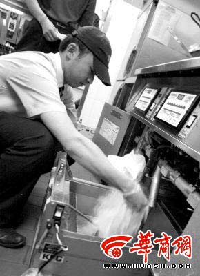 肯德基違規(guī)添加“濾油粉” 煎炸油反復(fù)使用(圖)