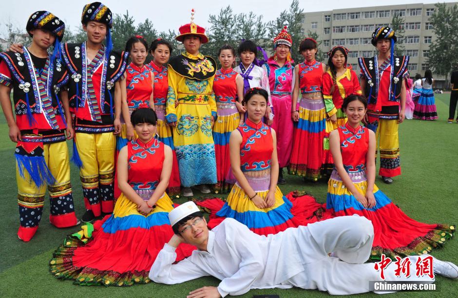 58磬ںӱW(xu)W(xu)Ժɹ塢塢塢塢M14ٔ(sh)İW(xu)ɫbɫƷչʾеL(fng)ɡ