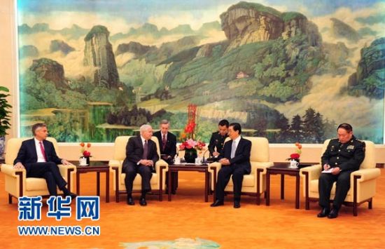 1月11日,中國國家主席、中央軍委主席胡錦濤在北京會見來訪的美國國防部長羅伯特·蓋茨。 新華社記者 龐興雷攝 1月11日,中國國家主席、中央軍委主席胡錦濤在北京會見來訪的美國國防部長羅伯特·蓋茨。 新華社記者 龐興雷攝